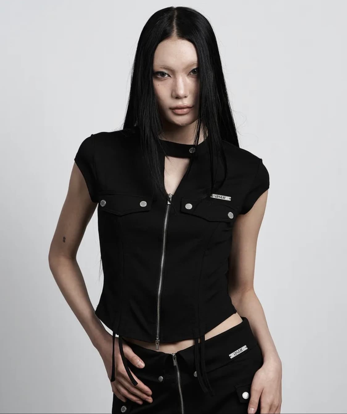 애즈유아 / 폴딩 포켓 셔링 집업 블랙 상품이미지1