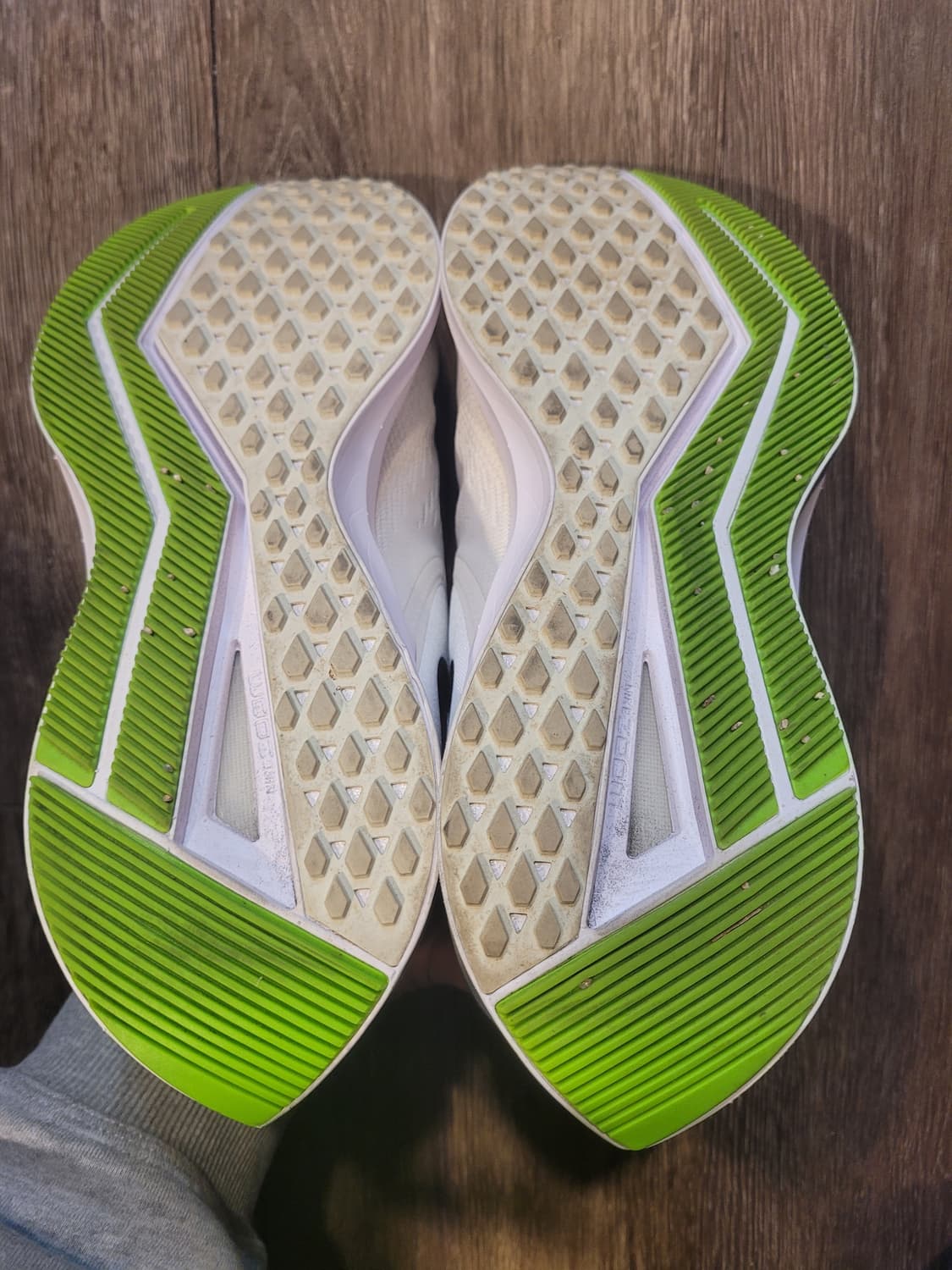 나이키 줌 윈플로6 런닝화 흰색 280mm 상품이미지4