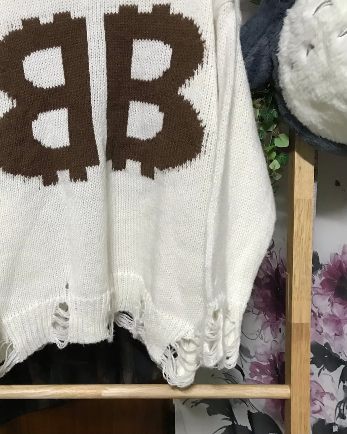 화이트 데미지 오버핏 니트 상품이미지2