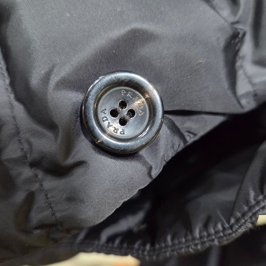 프라다 트라이앵글 패딩 상품이미지4