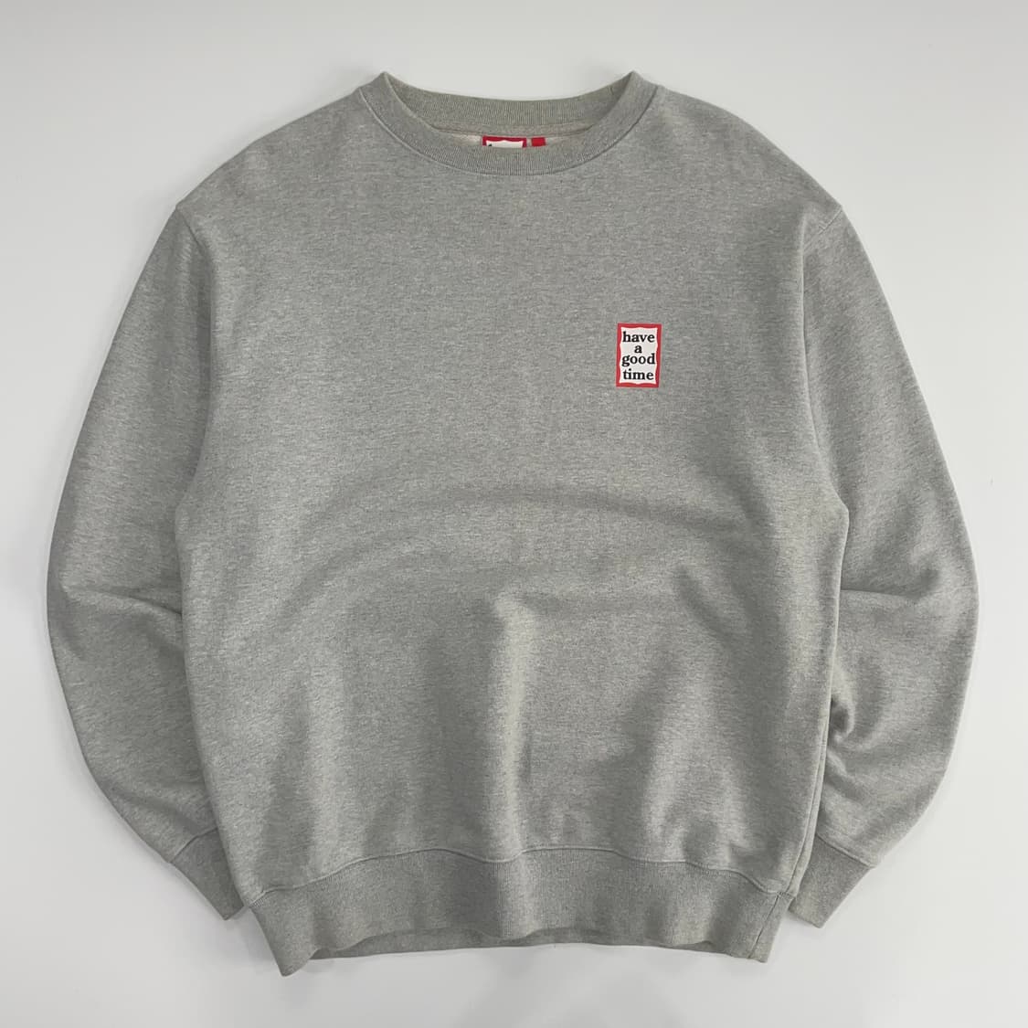 Have a good time 해브어굿타임 스몰로고 그레이 맨투맨 상품이미지3