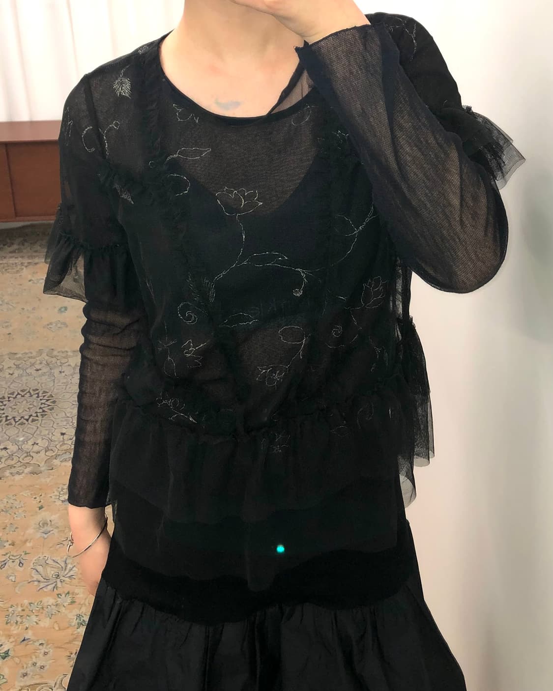 블랙 시스루 프릴 탑 상품이미지3