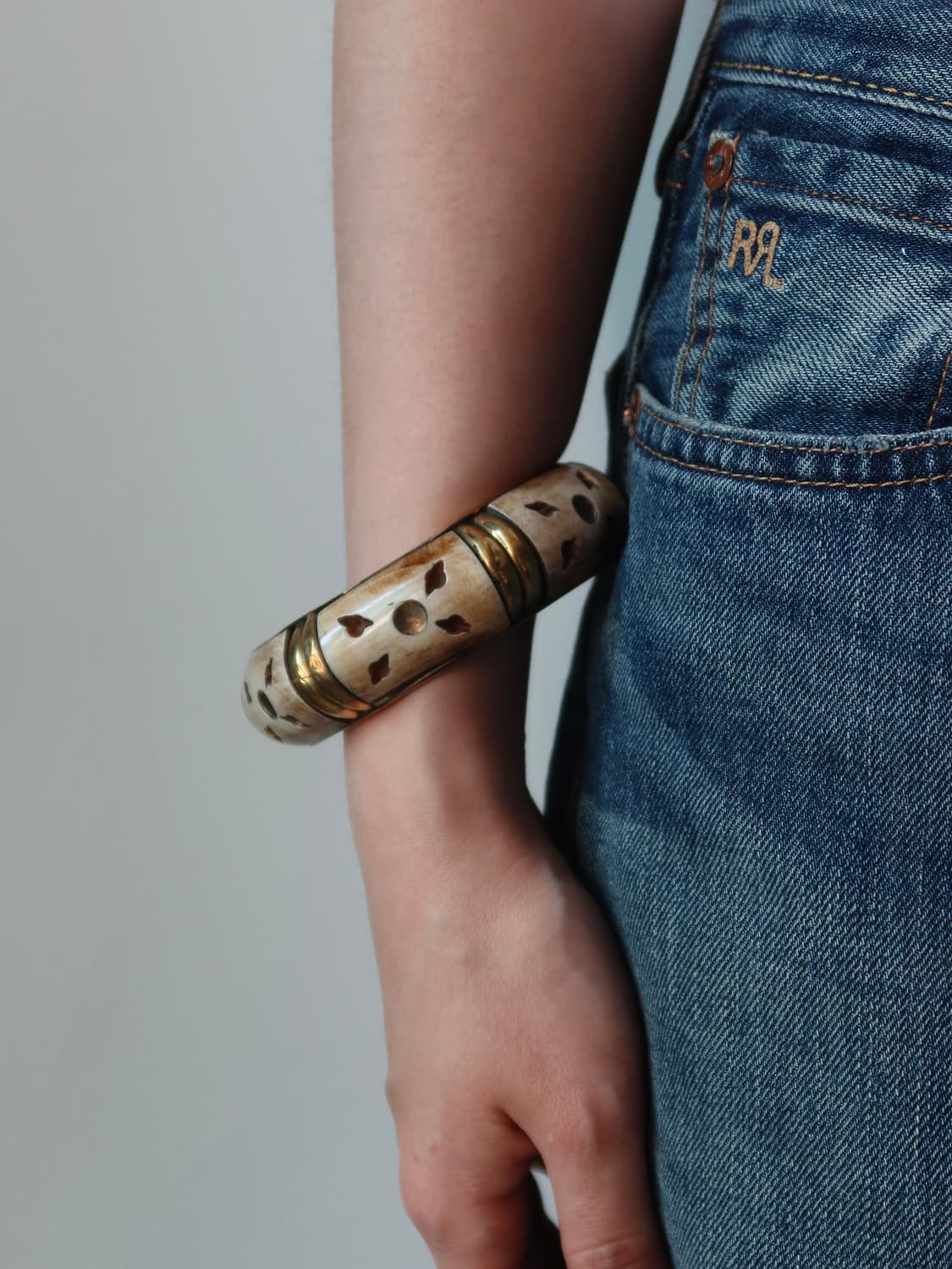 tribal cutout bone bangle 상품이미지2