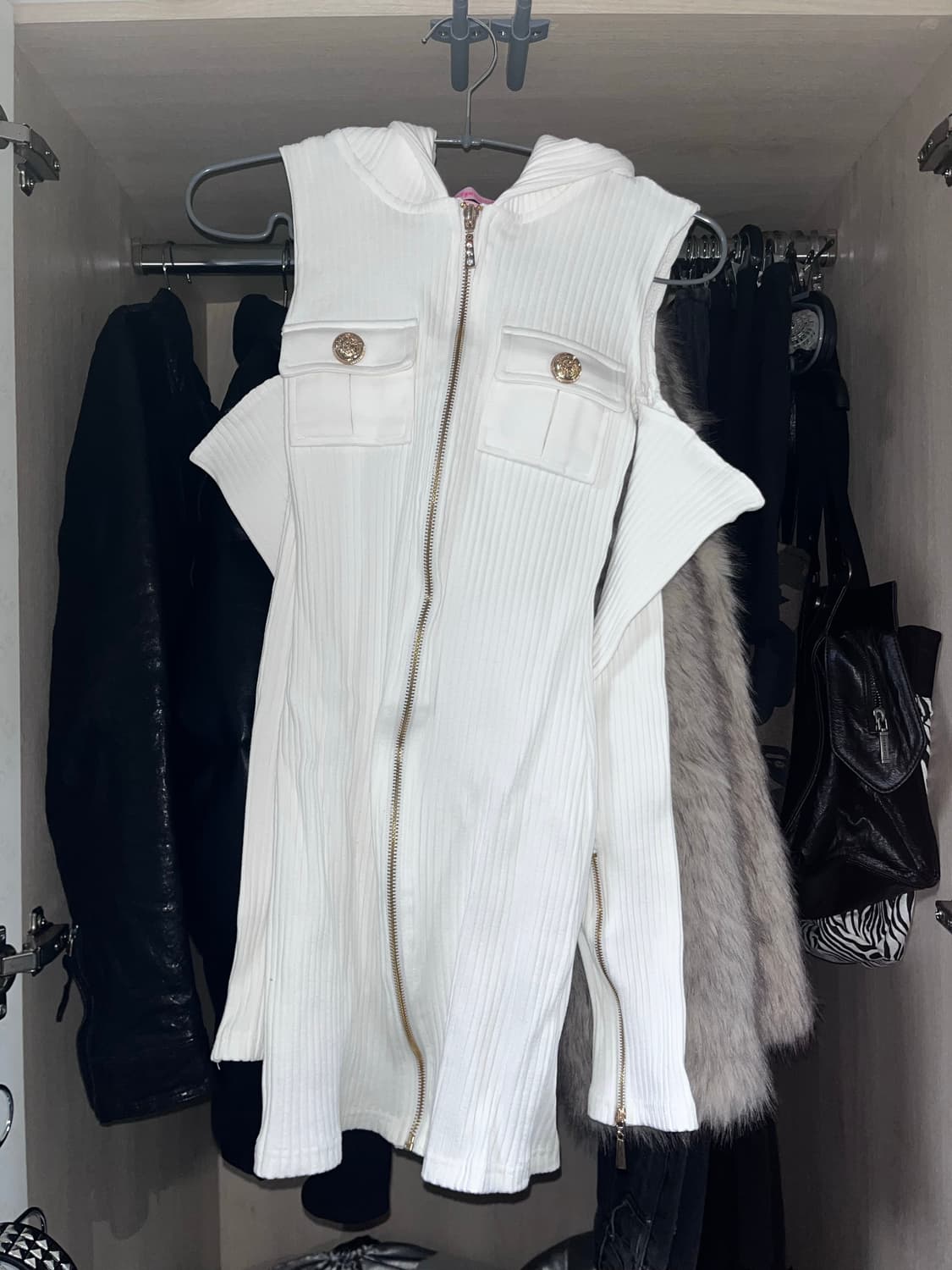 <새상품>베메클 골드 버튼 후디 원피스 상품이미지1