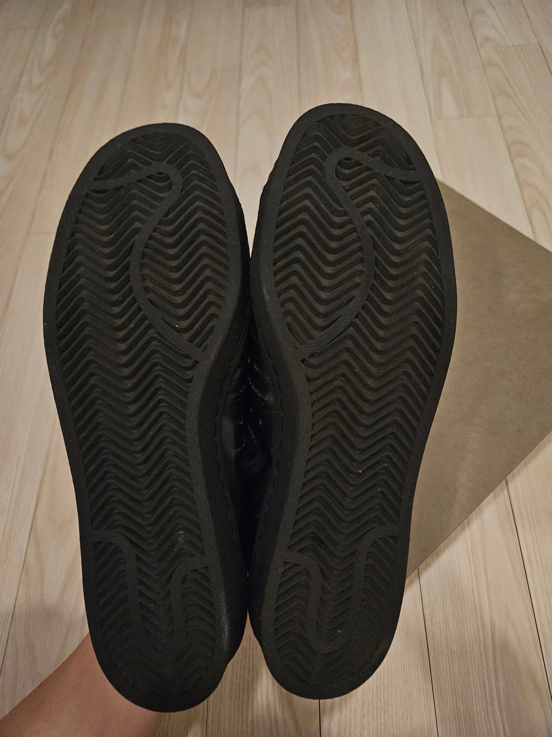 [42] Y-3 슈퍼스타 레더 트리플 블랙 상품이미지4