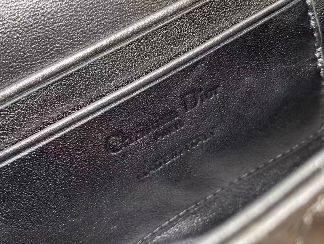 디올 크로스 백시그니처 넝쿨 체크로 클래식한 레터링 참장식
 상품이미지4