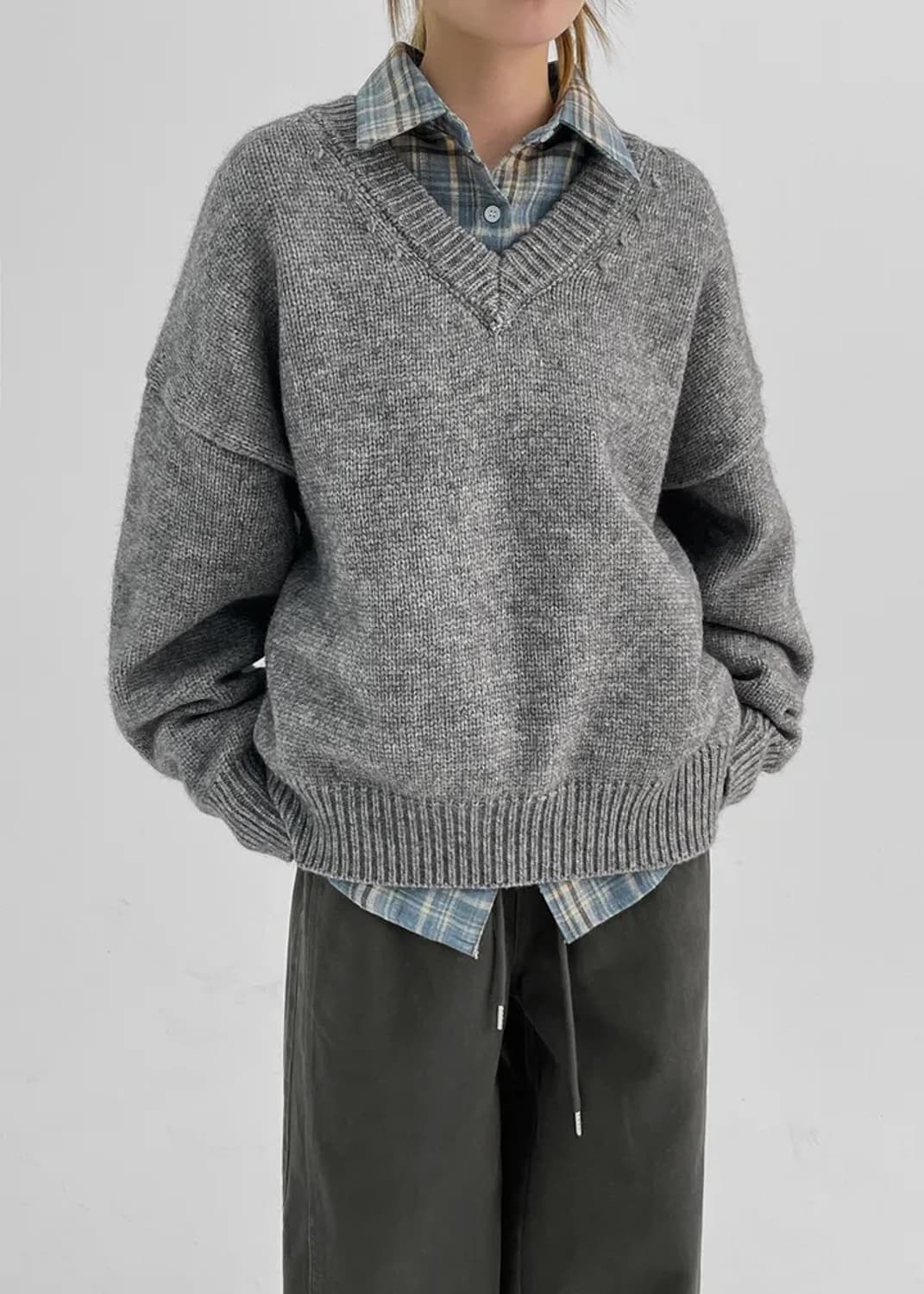 블랙업 브이넥 니트 그레이 판매 상품이미지1