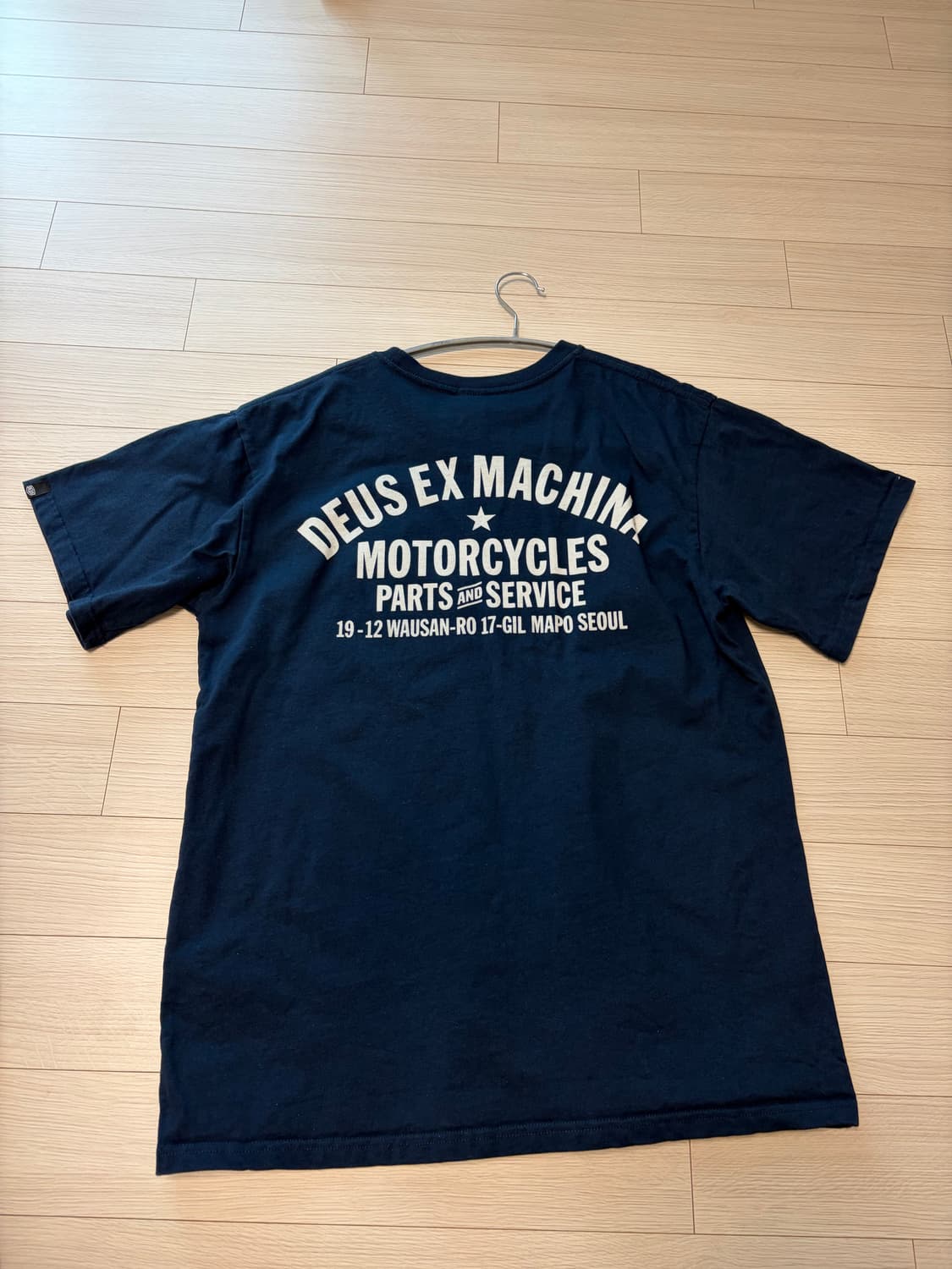 데우스 엑스 마키나 서울 어드레스 티셔츠 네이비 상품이미지1