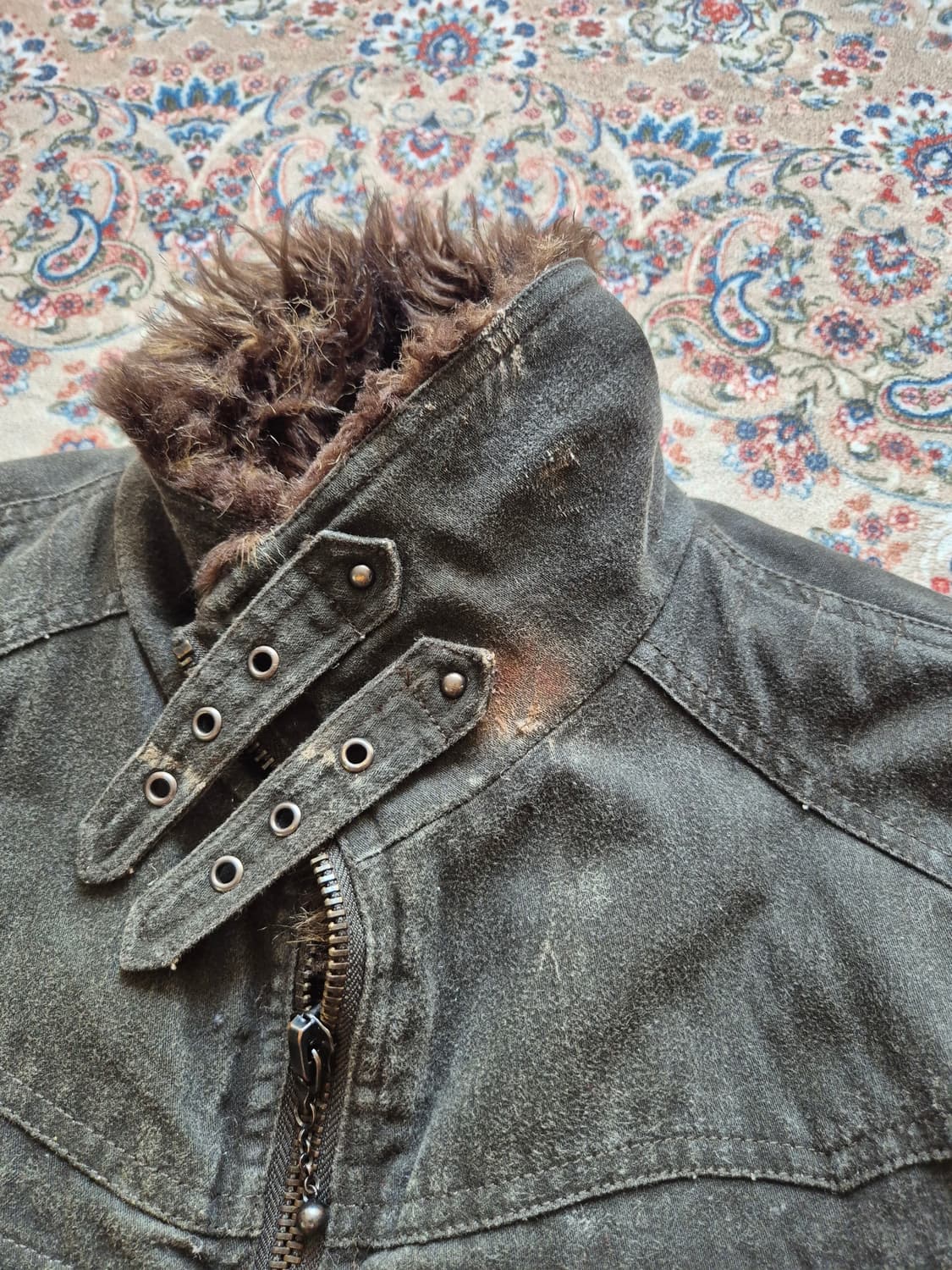 인더애틱 퍼 트리밍 라이더 재킷 상품이미지5