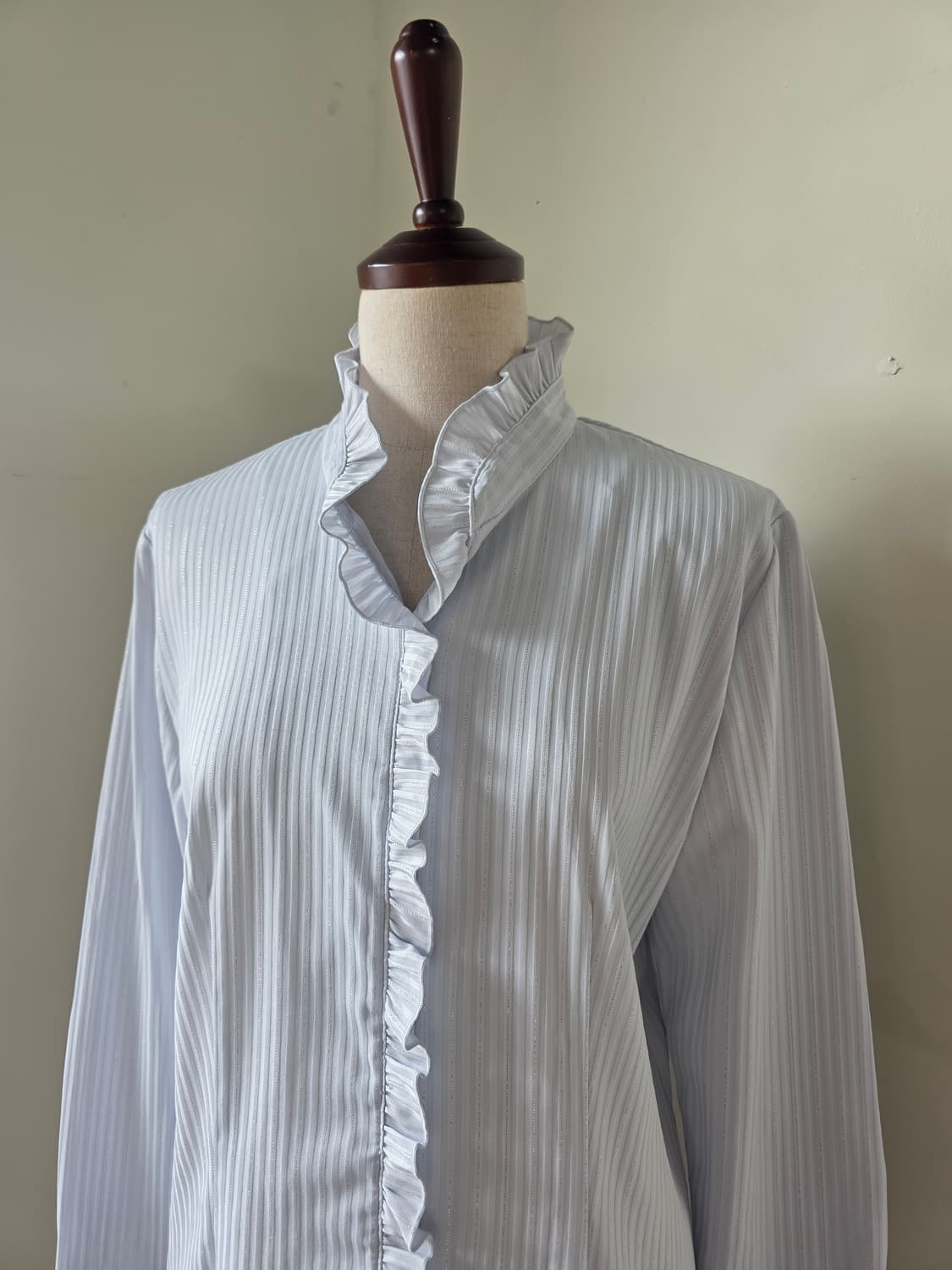 은사 스트라이프 프릴 셔츠 상품이미지1