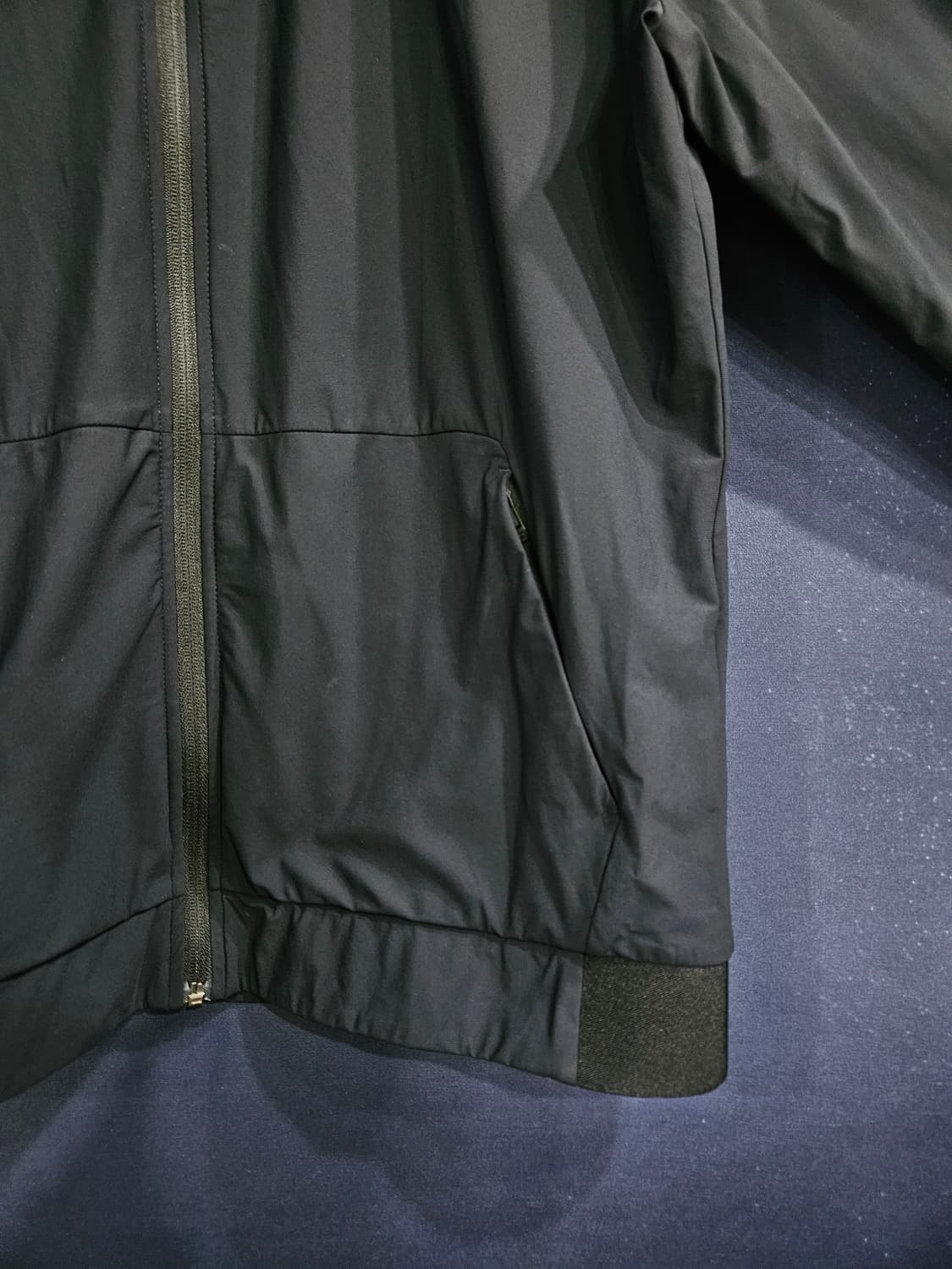 디스커버리 블랙차콜 남성 슬림핏 105 바람막이 집업자켓  상품이미지7