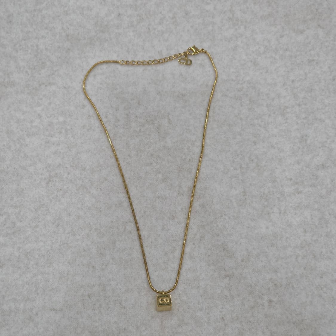 디올 금장 cd로고 큐브 목걸이(남녀공용) 상품이미지2