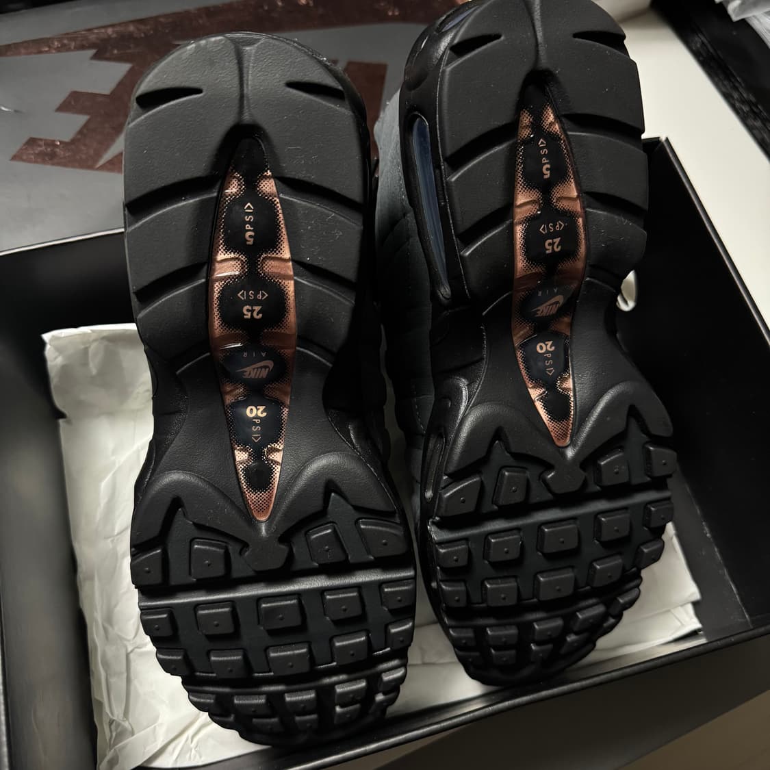 나이키 x 센트럴 씨 에어맥스 95 블랙 브론즈 상품이미지5