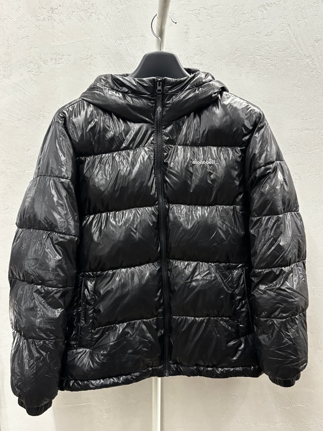 Mont-bell 몽벨 블랙 유광 패딩 100 상품이미지2