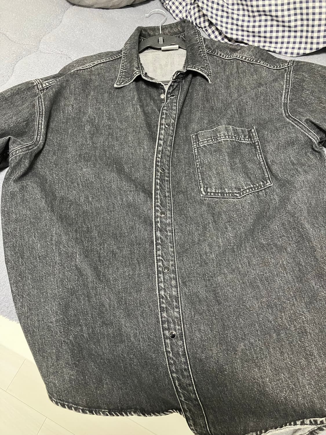 VETEMENTS 20FW 백 로고 레터링 데님 셔츠 (UAH21SH04 상품이미지4