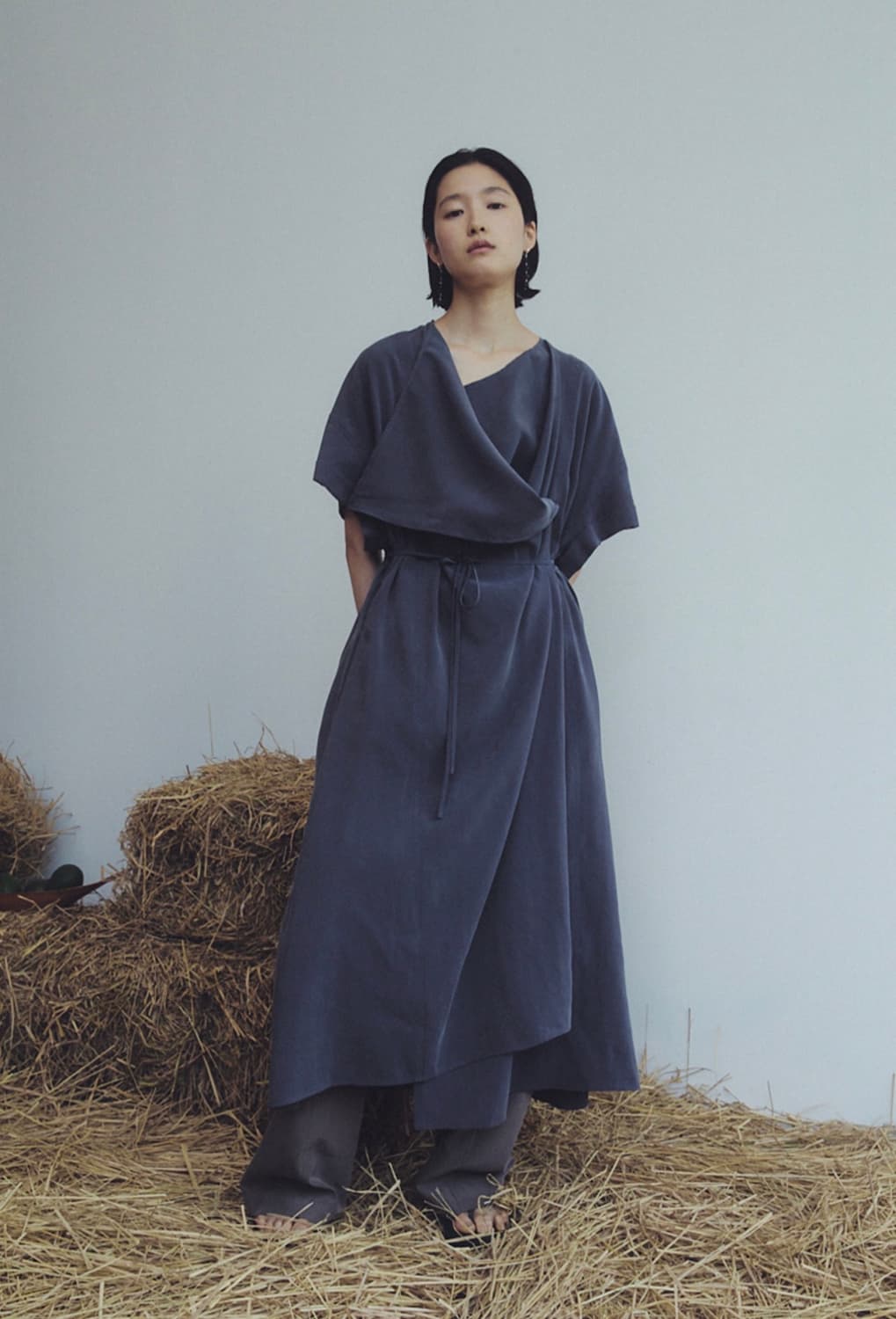 새상품) 에토스 드레이프드 실루엣 드레스 차콜 상품이미지2