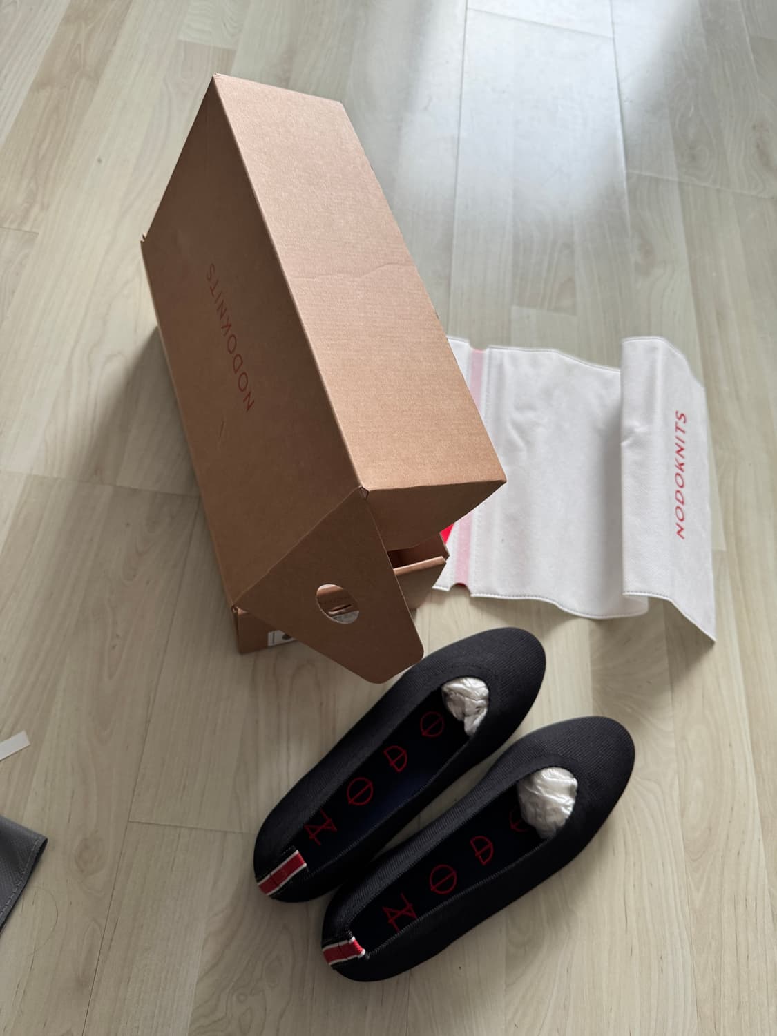 노도니트 NODOKNITS 플랫 라운드 블랙 235 상품이미지3