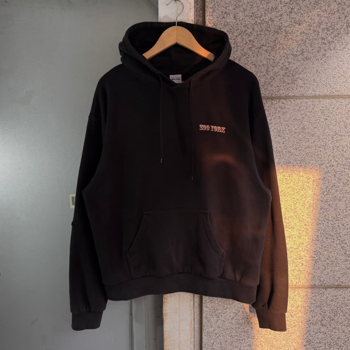 Zooyork 쥬욕 마리아치 프린팅 로고 후드티 상품이미지3