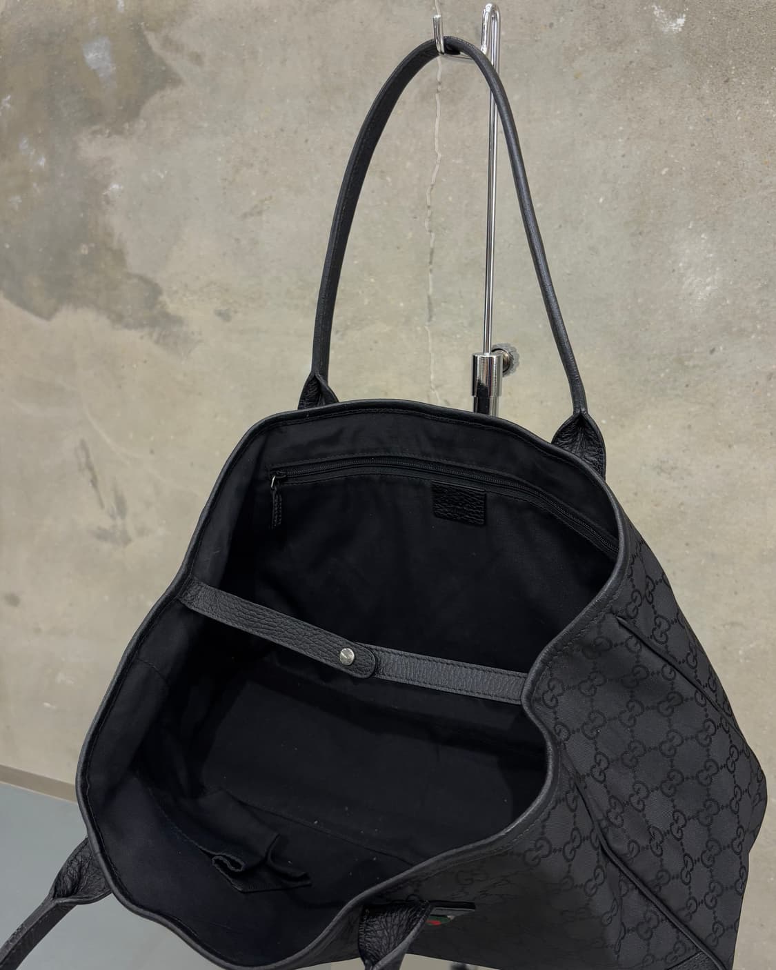 Gucci 구찌 GG 블랙 캔버스 토트백  상품이미지4
