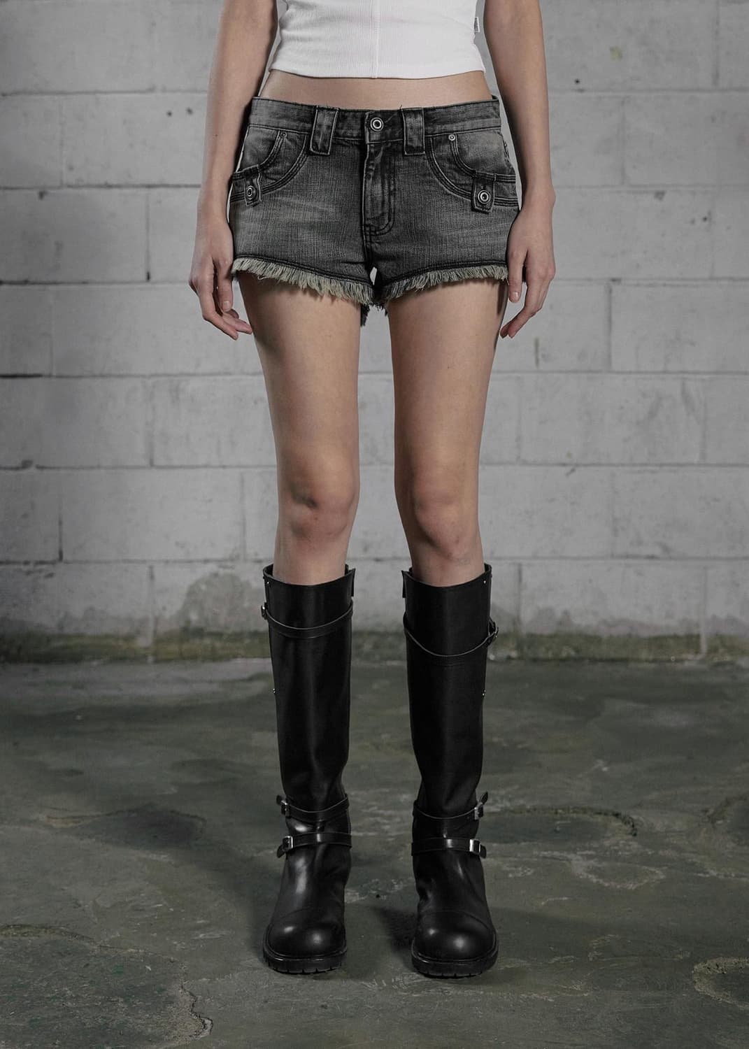FRONT POCKET DENIM SHORTS 상품이미지1