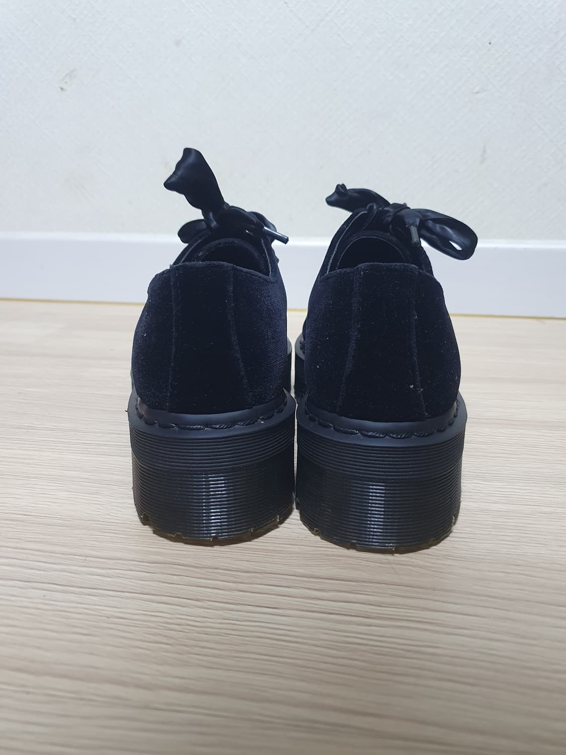 닥터마틴 홀리 벨벳 블랙 플랫폼 슈즈 240 상품이미지6