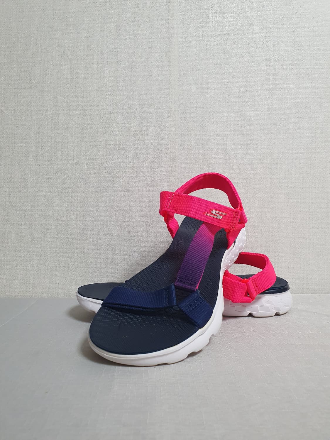 스케쳐스 GOGA 맥스 쿠셔닝 샌들 230 🌈 상품이미지2