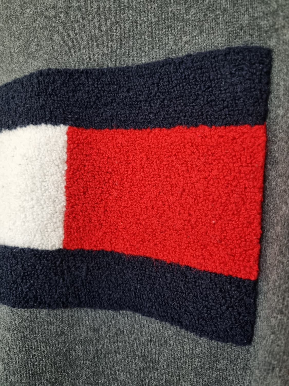 타미힐피거 뽀글이 빅로고 니트 상품이미지3