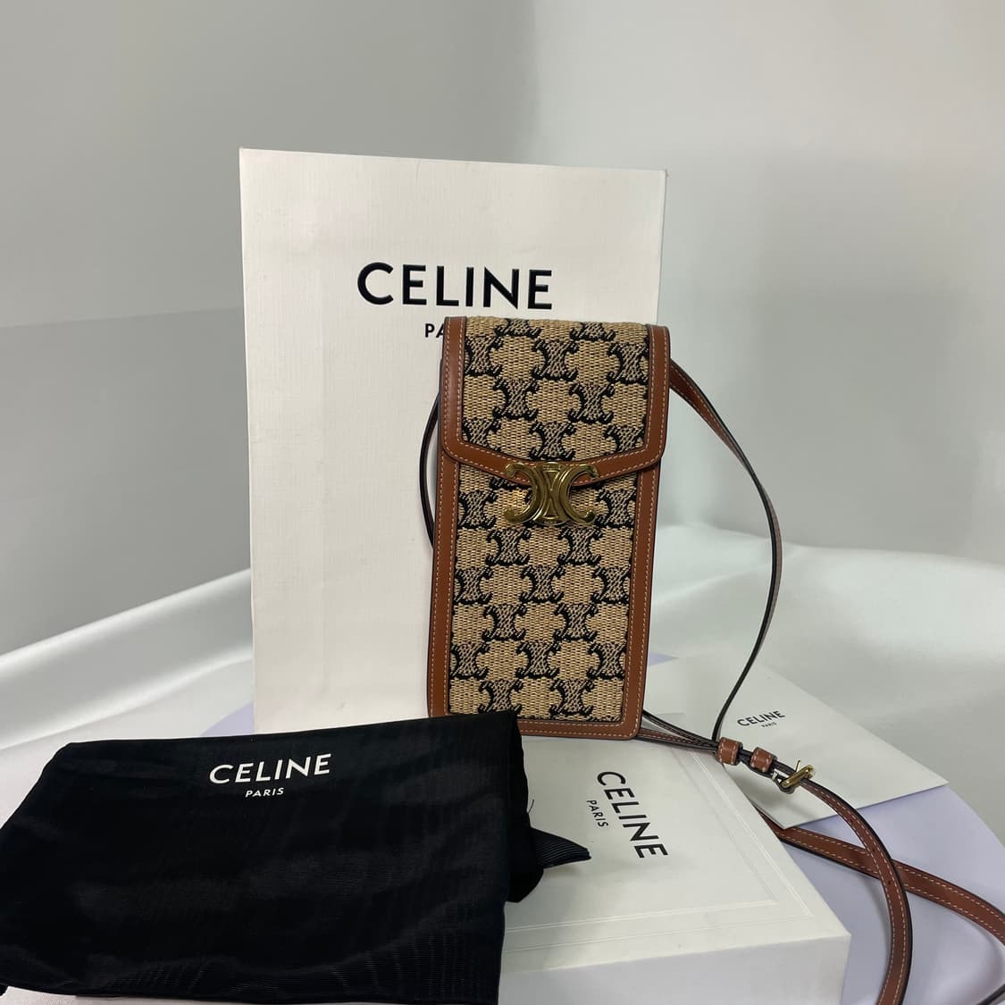 [S급] 셀린느 트리오페 버티컬 폰 파우치 미니 크로스백 상품이미지4