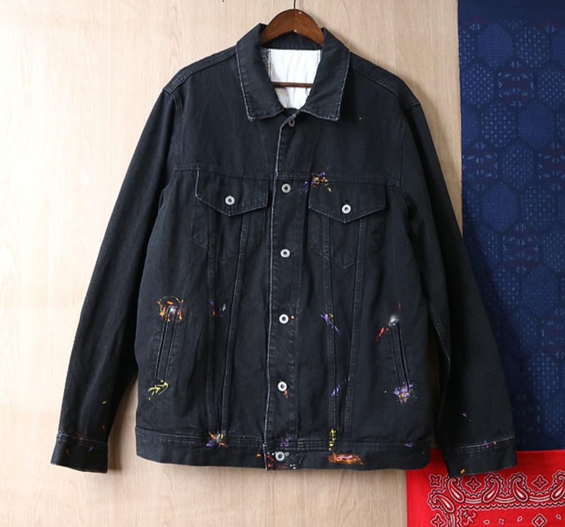 블랙아웃 BLACK OUT 블랙 페인팅 데님 자켓

굿 컨디션 상품이미지1