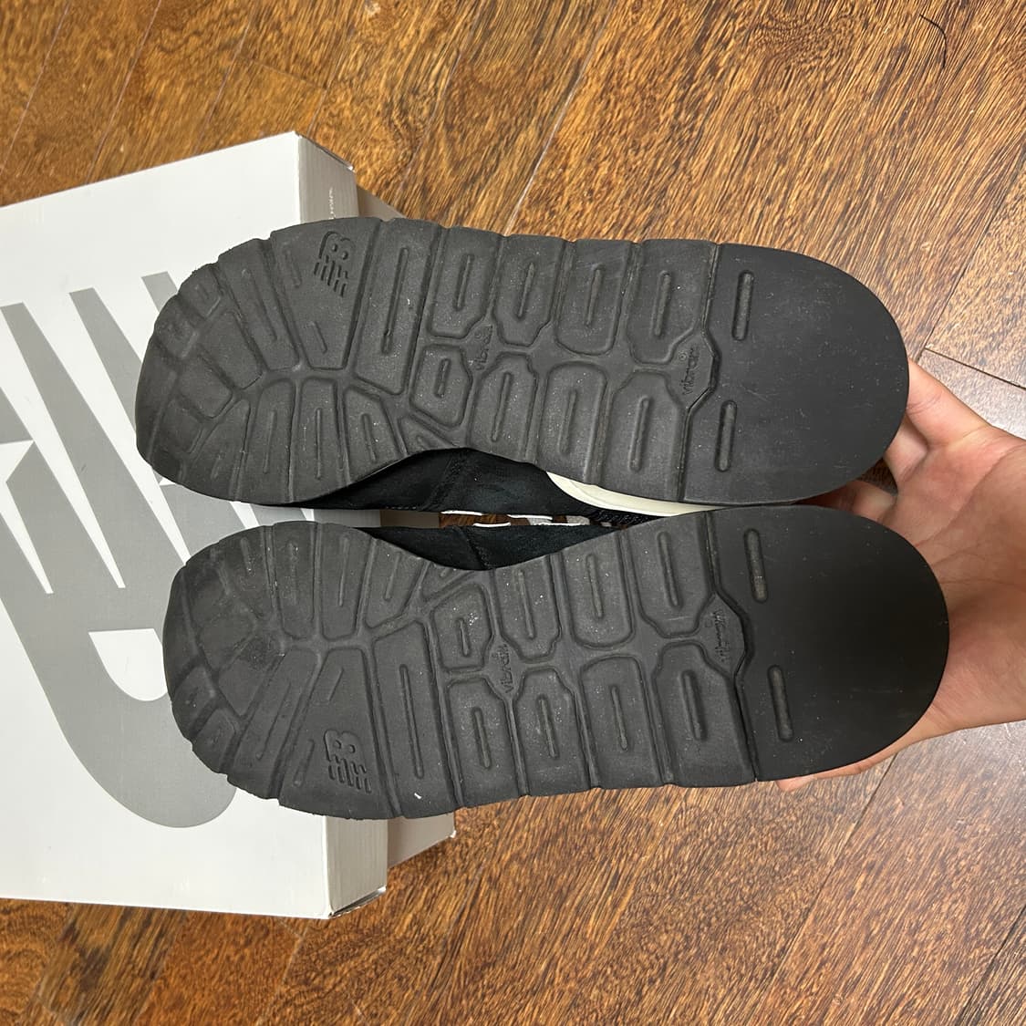 뉴발란스 990v1 블랙 285 상품이미지4