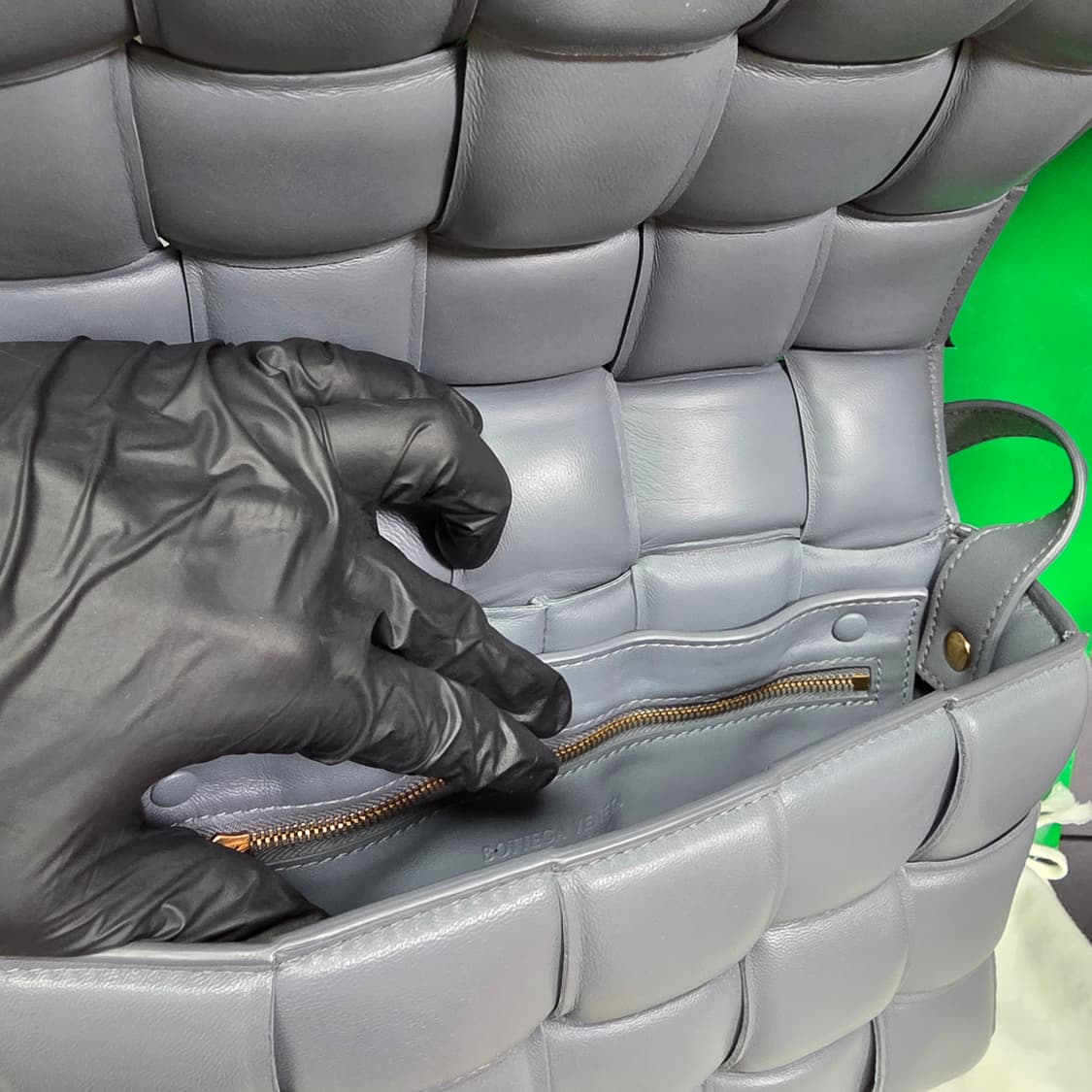 {클로젯}[Os]보테가베네타 패디드 레더 카세트백 썬더 상품이미지4