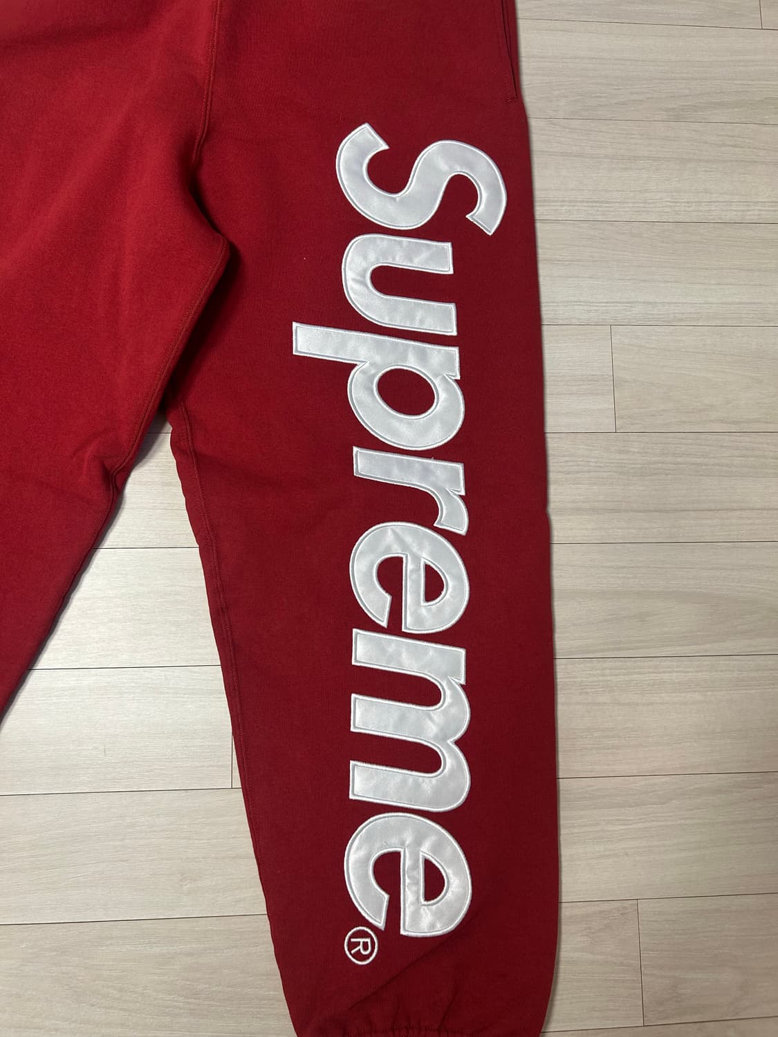 (M) 슈프림 사틴 아플리케 스웻팬츠 - 25fw 상품이미지3