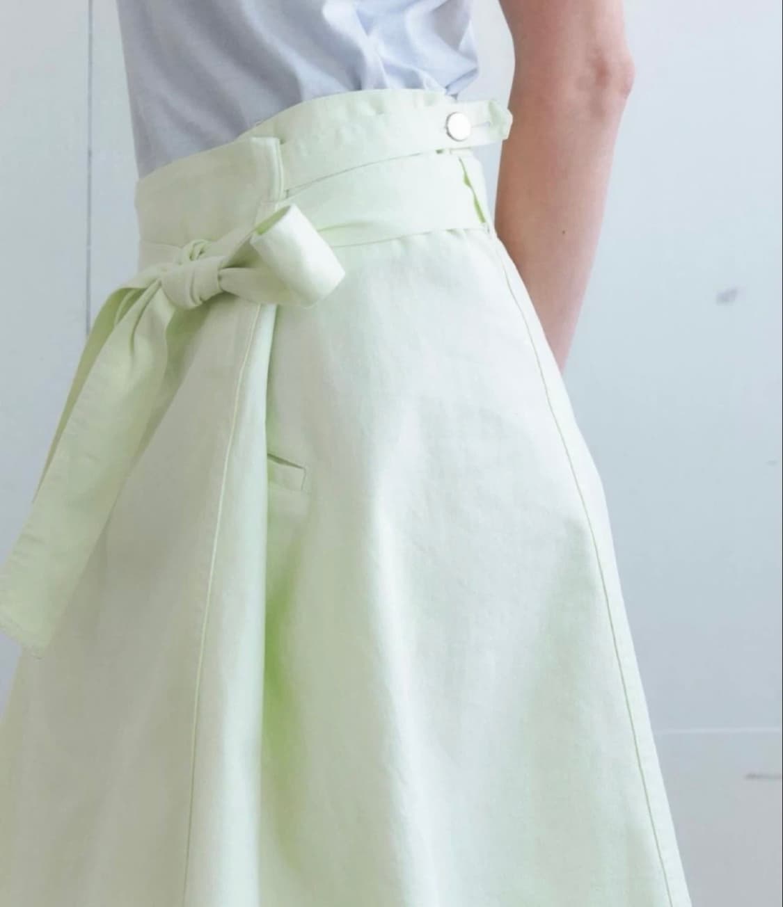 언앤써드미스테리 백버튼 미디스커트 베이지색상 상품이미지5