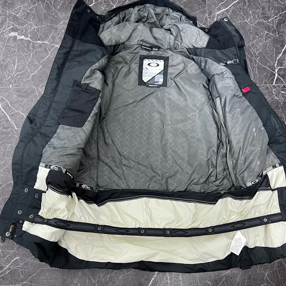 오클리 아이콘 로고 신슐레이트 테크 후드 점퍼 자켓 블랙 상품이미지8