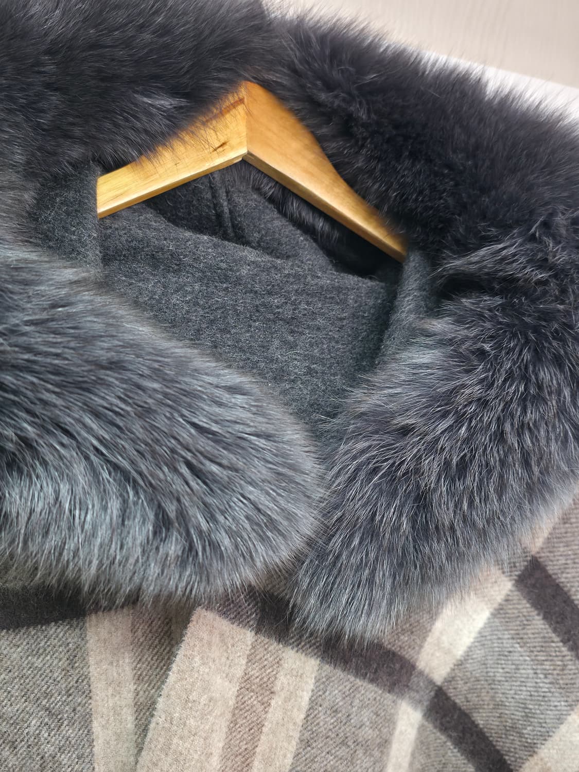 닥스 체크 퍼 후드 망토 상품이미지2