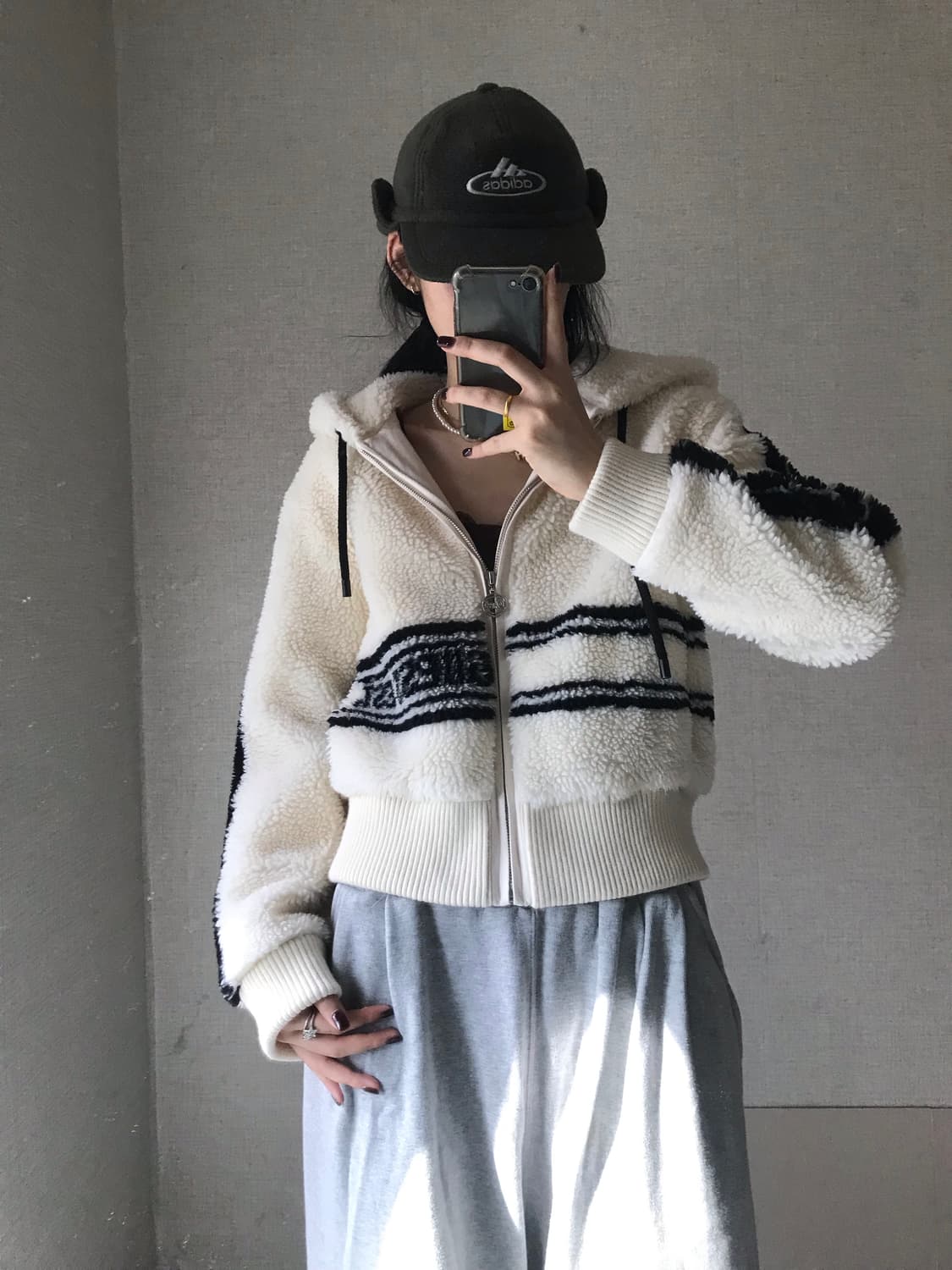 게스 아이보리 후리스 집업 상품이미지5