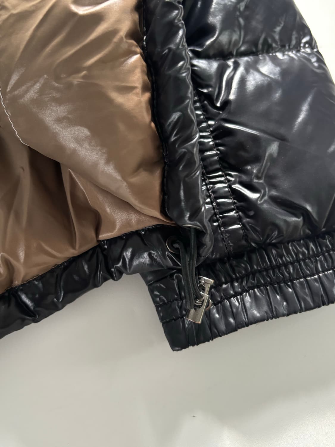 Moncler 몽클레어 블랙 유광 패딩 상품이미지6