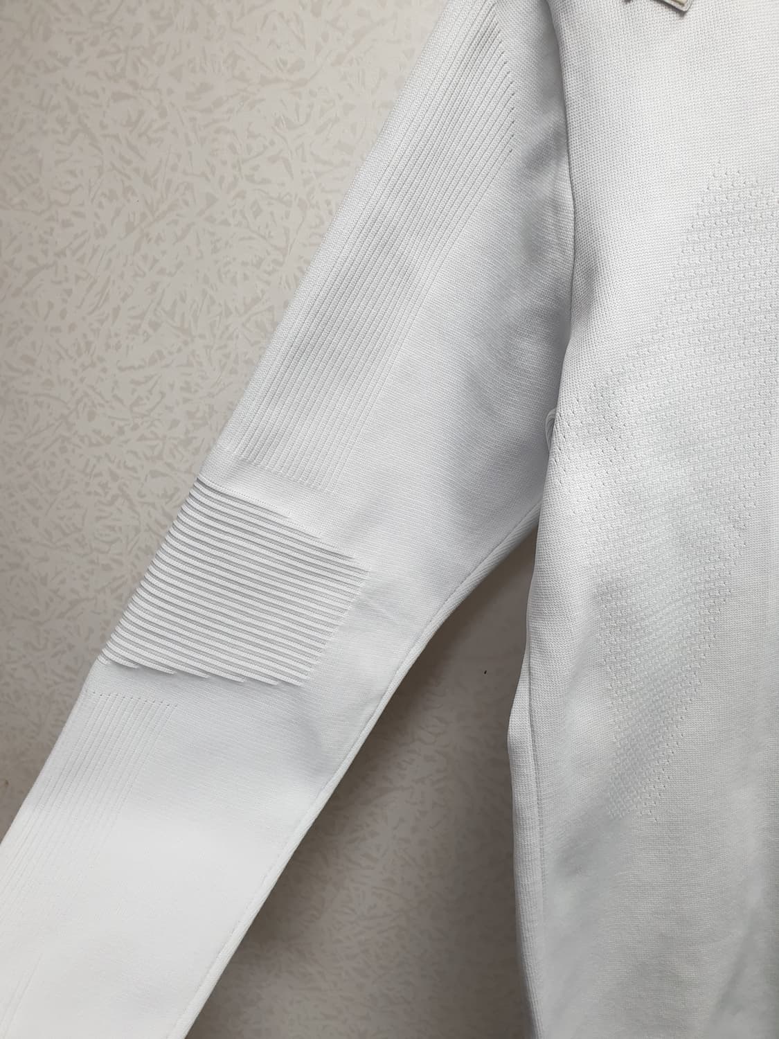 [남100] 데상트 트레이닝 기능성 긴팔티 상품이미지5