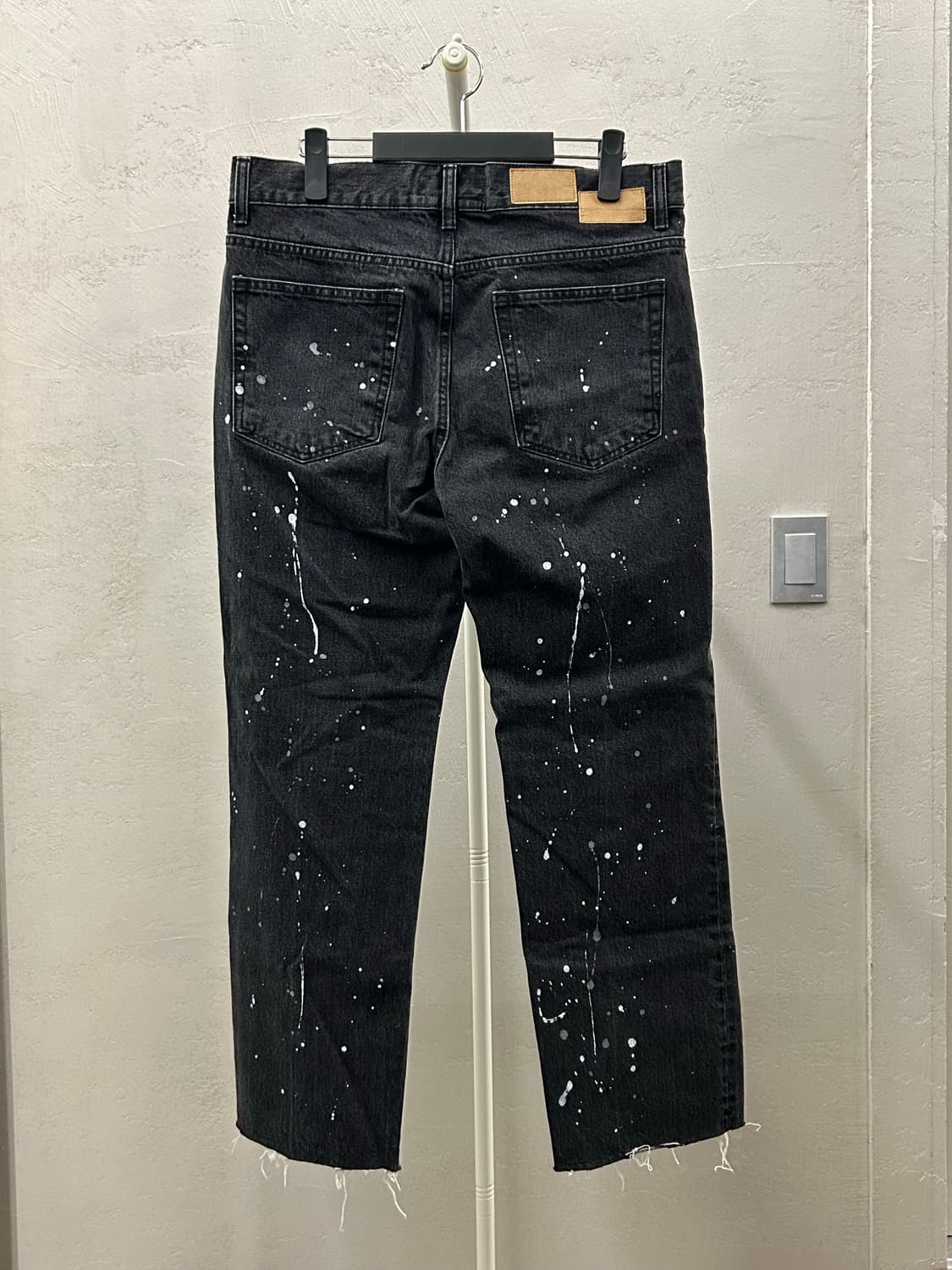 TONY WACK(토니웩) 블랙 페인트 데님 팬츠 상품이미지3