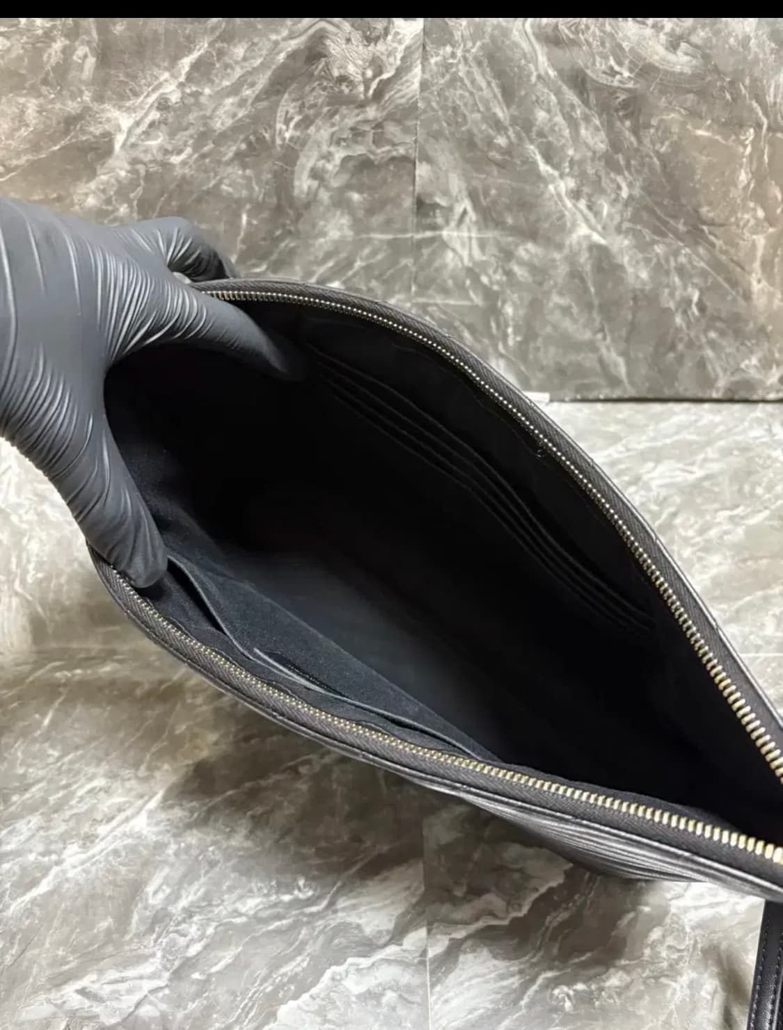 입생로랑 마틀라세 금장 라지 클러치백 상품이미지3