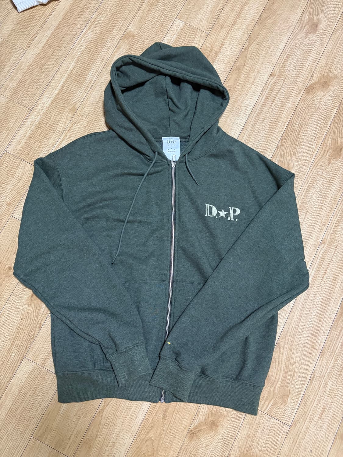 [M] 아이앱 스튜디오 x D.P. 후드 집업 다크 그린 상품이미지1
