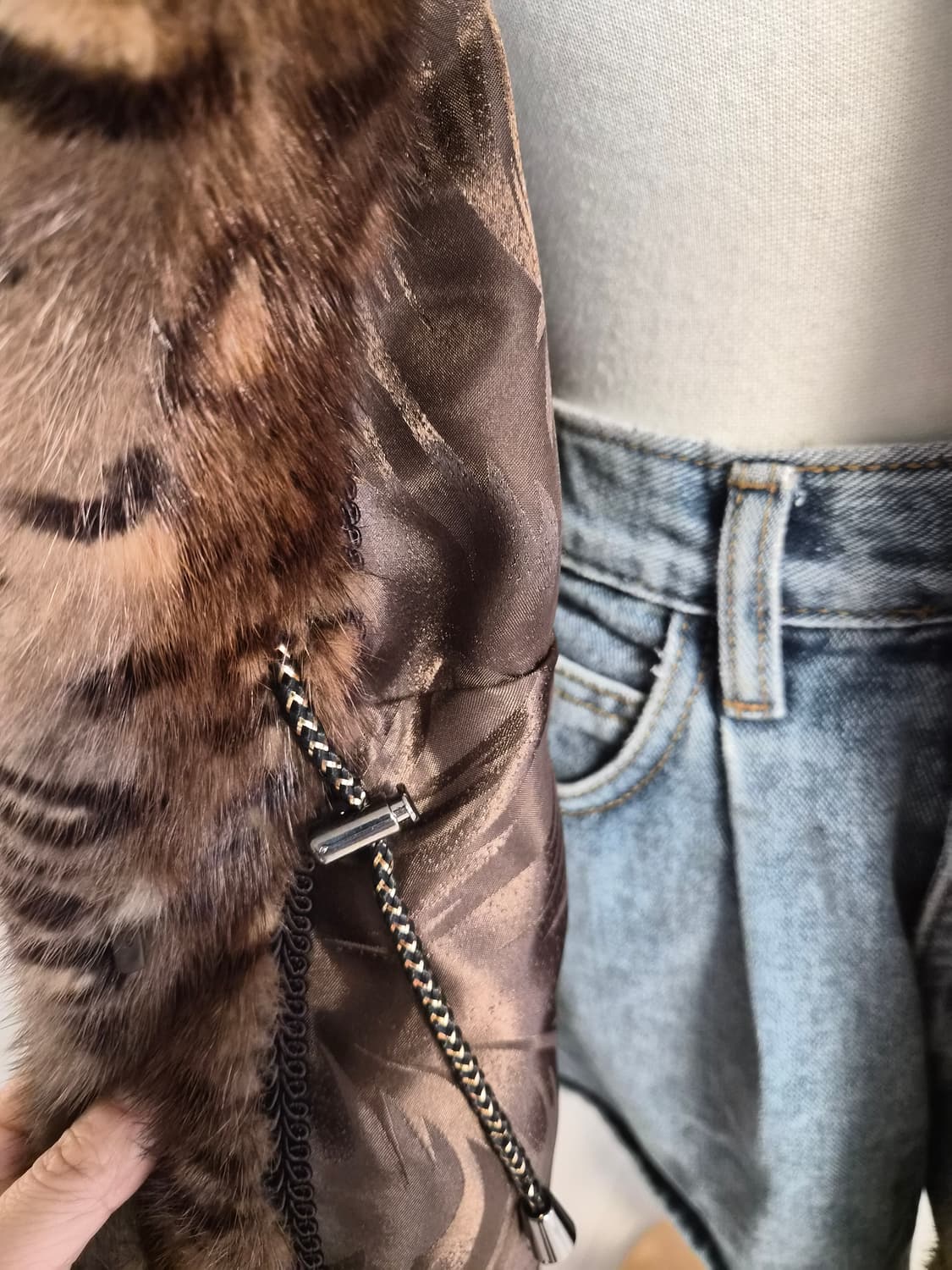 [천연 밍크 100%] 대동모피 레오파드 롱 밍크 코트 상품이미지4