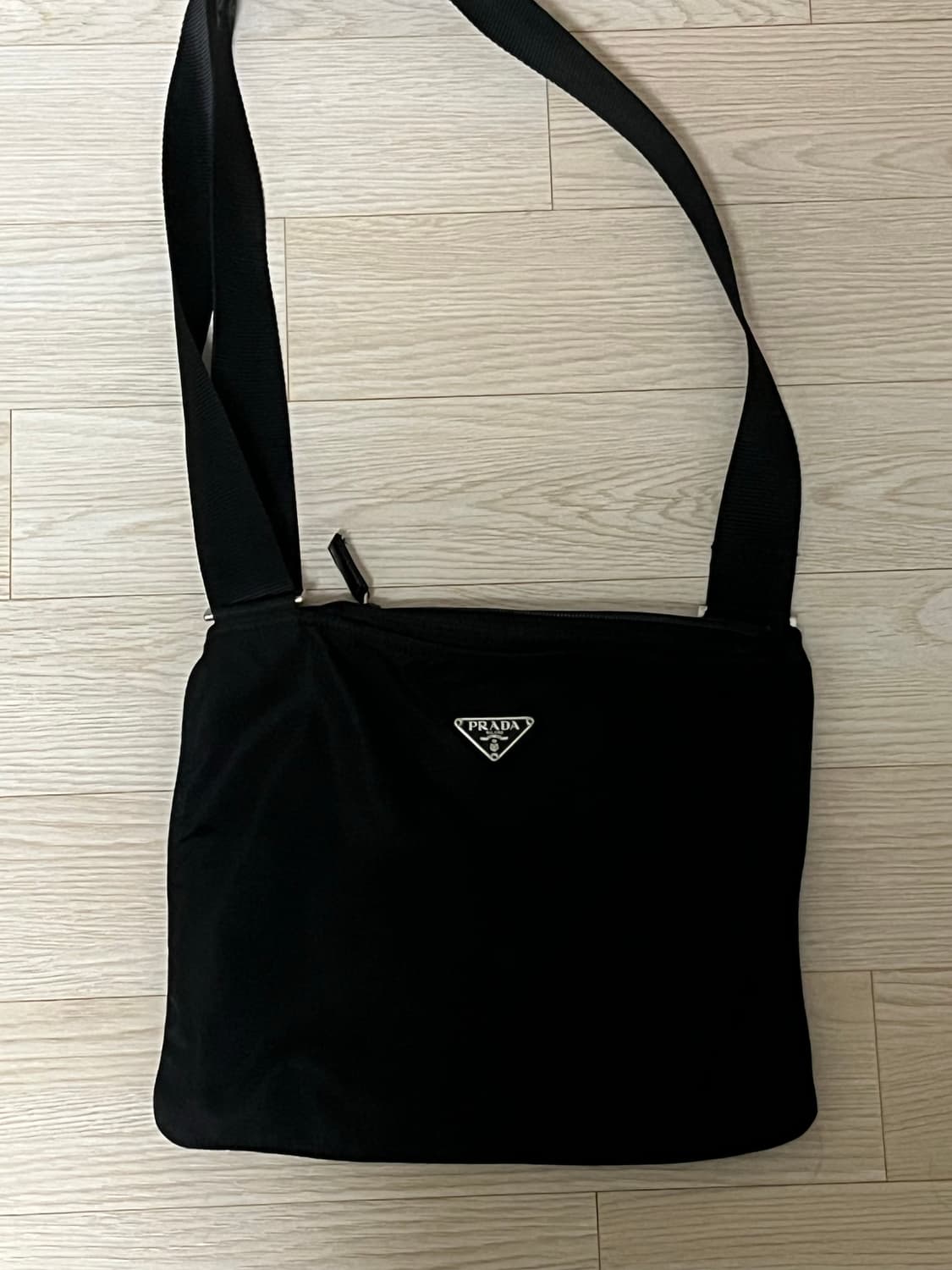 프라다 포코노 메신저백 상품이미지1