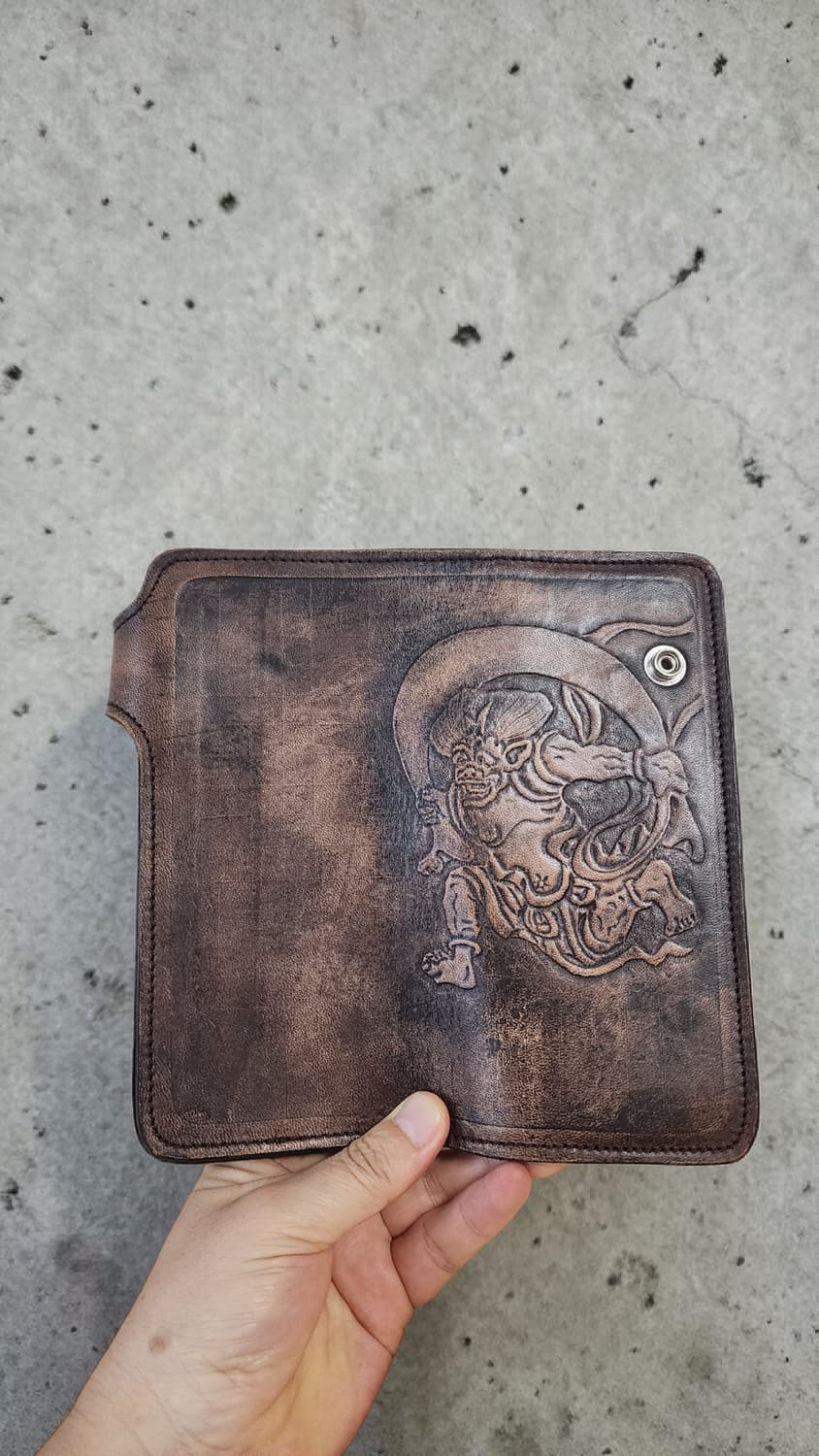 통가죽 카빙 장지갑 브라운 (도깨비 문양) 상품이미지3