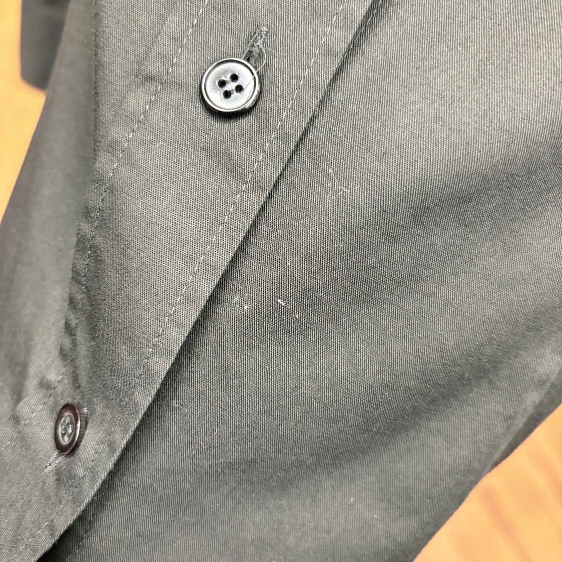 막스앤코 코튼 긴팔 셔츠 소매 커프스 솔리드 패턴 디테일 블랙 상품이미지8