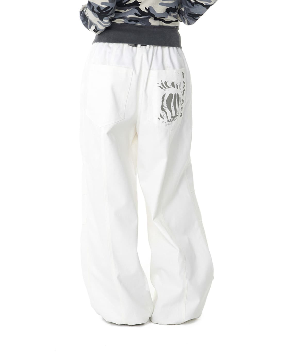 아캄 Knee Pin-tuck Printed Denim Pants 화이트 상품이미지3