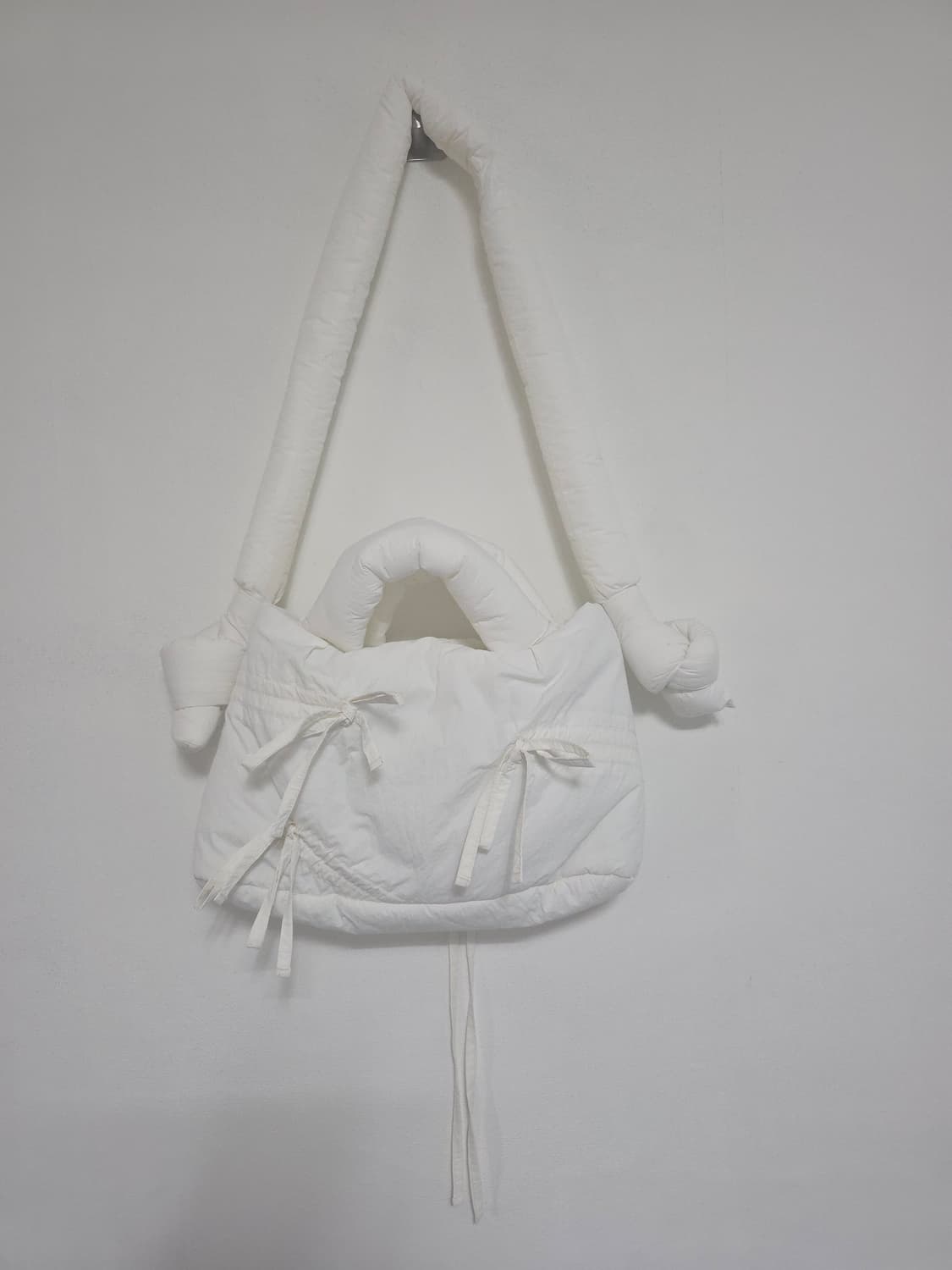 시눈 SINOON 오프화이트 패딩 숄더백 택새제품 상품이미지3