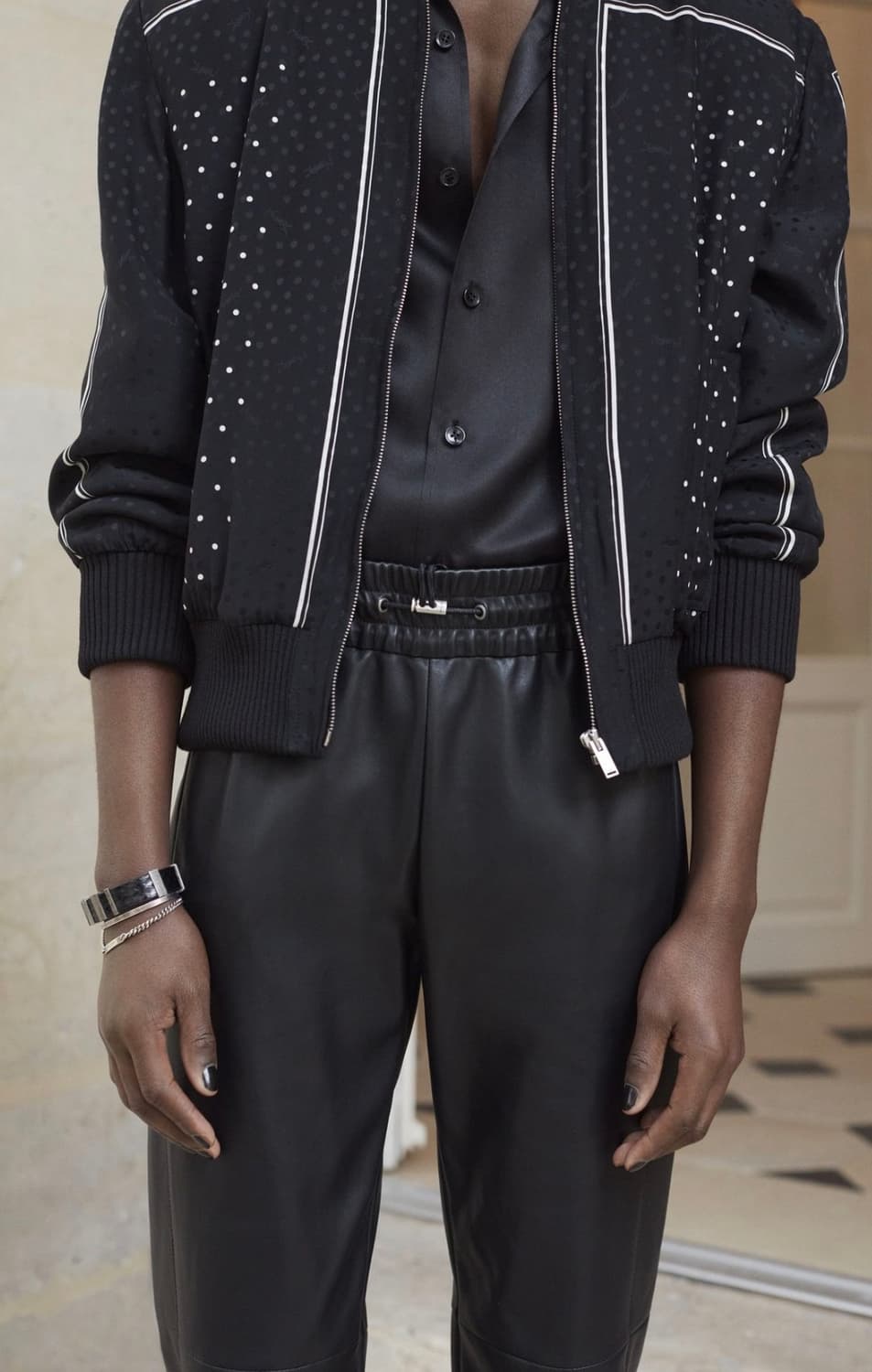 [BTS 지민님 착용] 생로랑 21AW 카산드라 로고 폴카닷 실크 자켓 상품이미지2