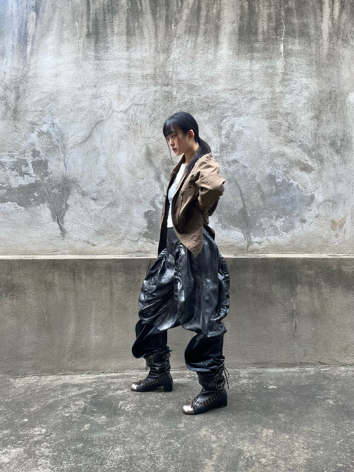 Glossy balloon leather long pants 상품이미지3