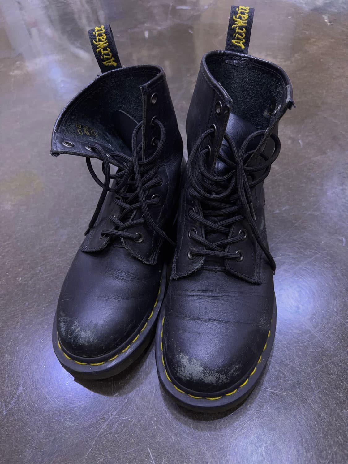 닥터마틴 11821 워커 부츠 8홀 240 상품이미지2